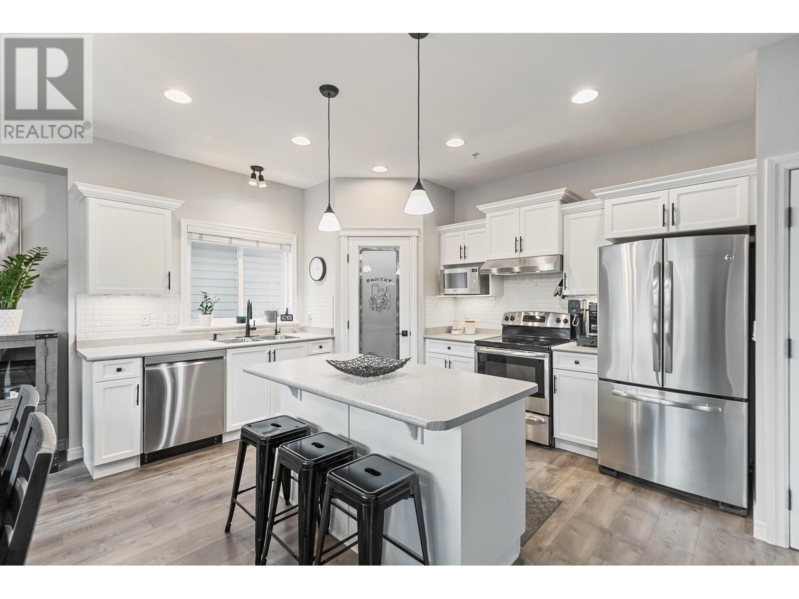 118 21868 LOUGHEED HIGHWAY, Maple Ridge real estate listing R2992677