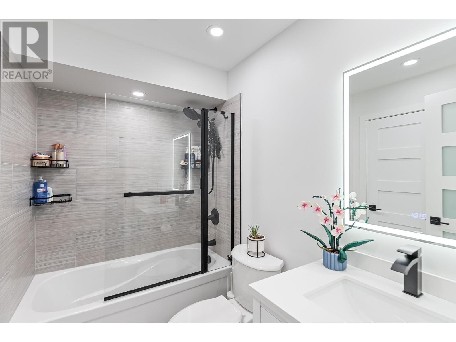 118 21868 LOUGHEED HIGHWAY, Maple Ridge real estate listing R2992677