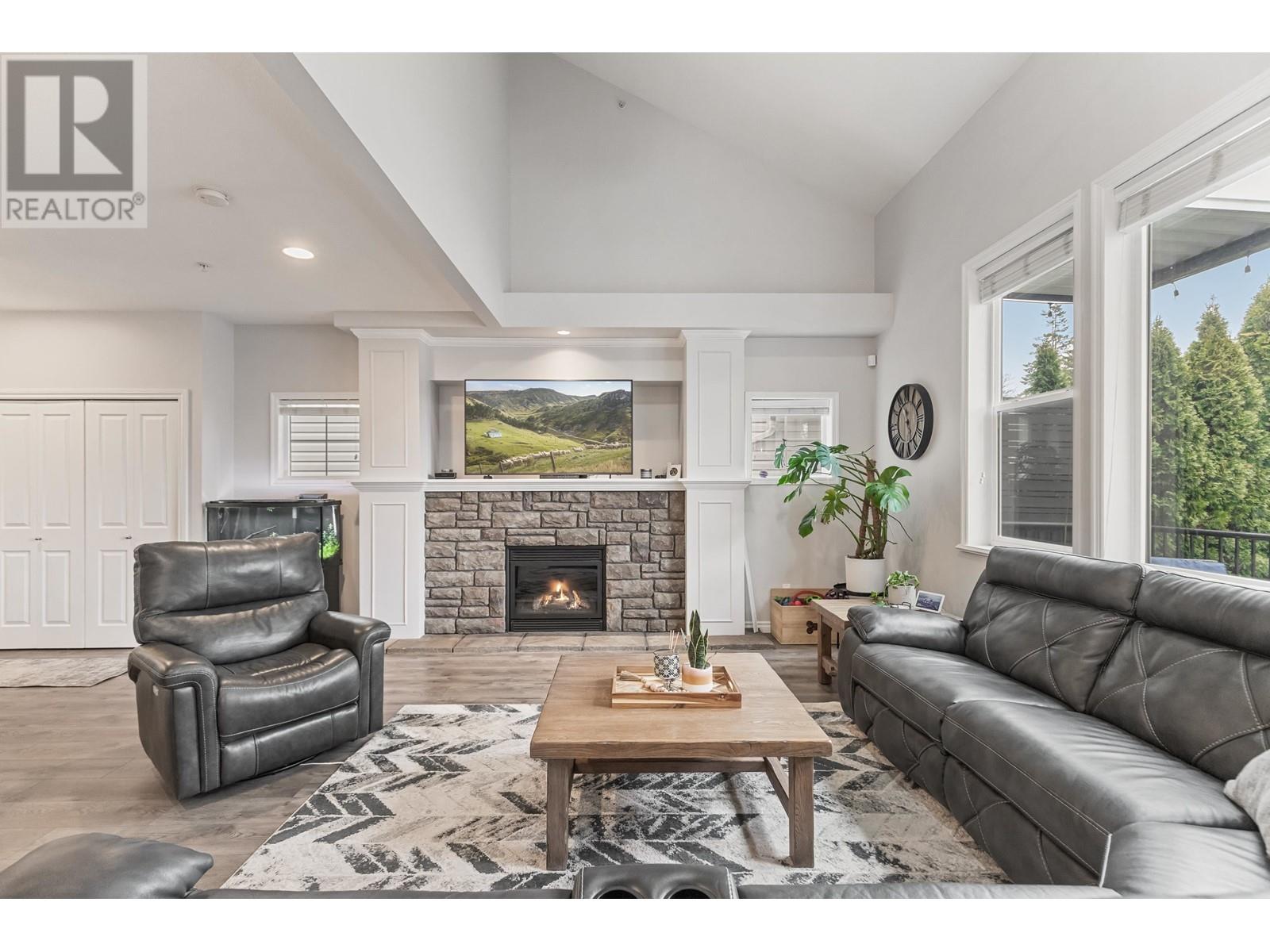 118 21868 LOUGHEED HIGHWAY, Maple Ridge real estate listing R2992677