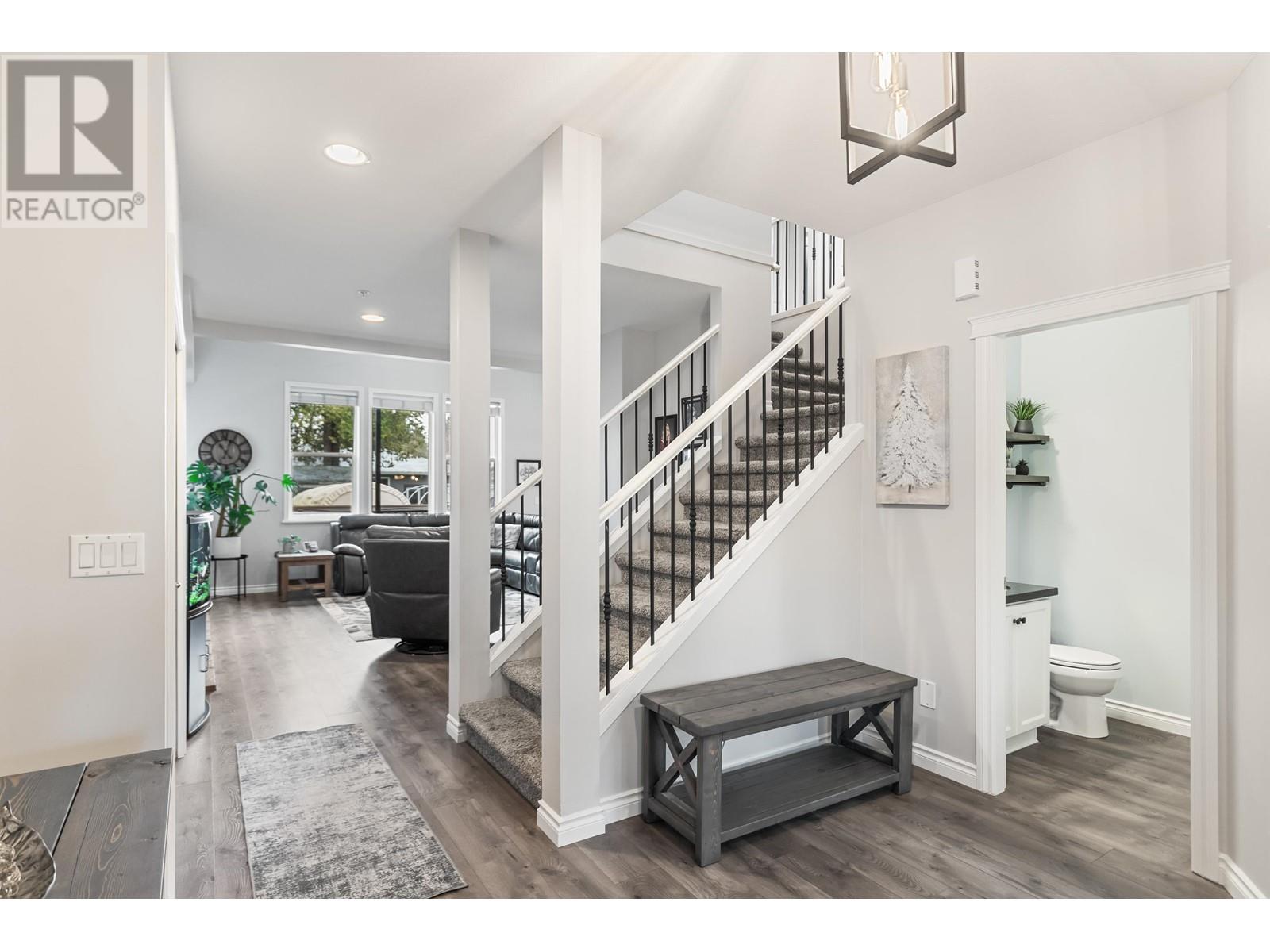 118 21868 LOUGHEED HIGHWAY, Maple Ridge real estate listing R2992677