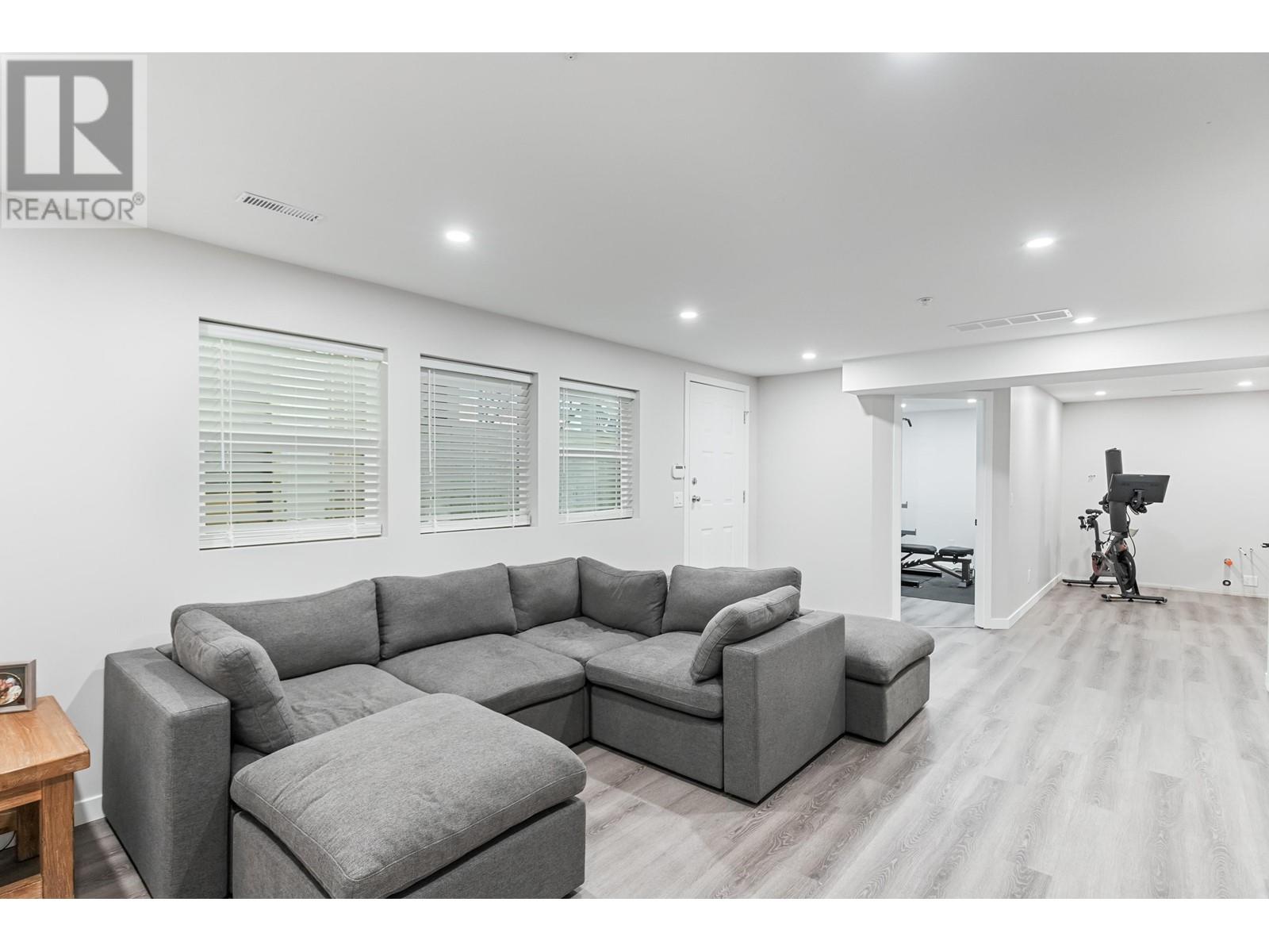 118 21868 LOUGHEED HIGHWAY, Maple Ridge real estate listing R2992677