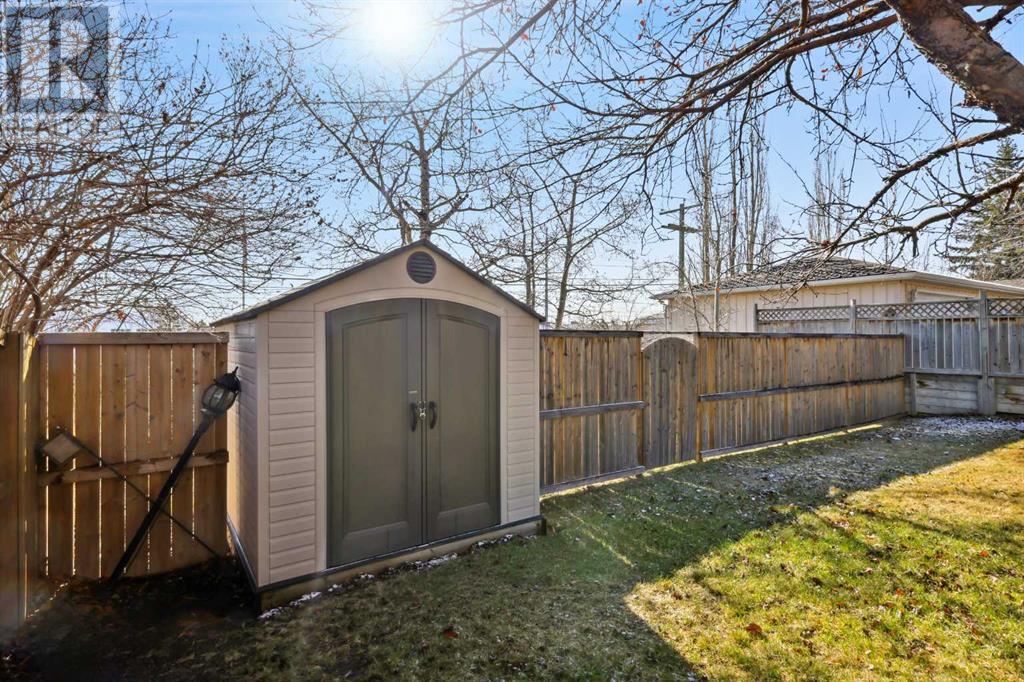 Single Family House Bi-level for Sale in  Cantrell Drive SW Canyon Meadows Calgary 