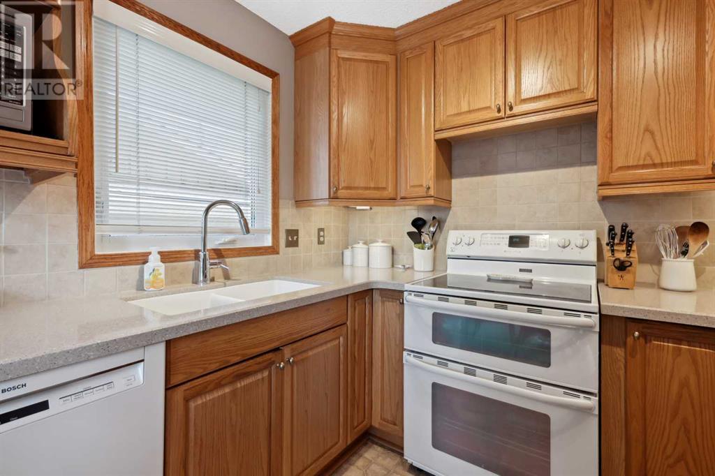 Single Family House Bi-level for Sale in  Cantrell Drive SW Canyon Meadows Calgary 