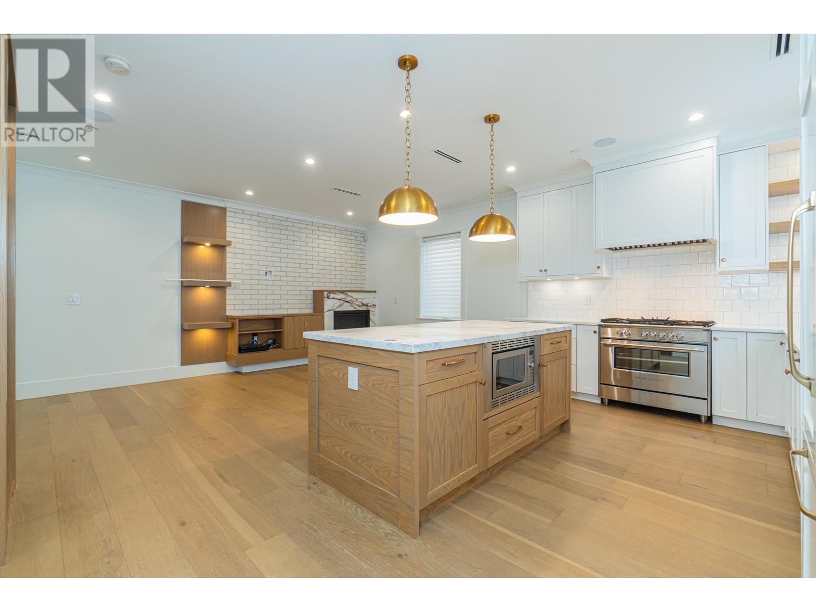 2047 E 51 AVENUE, Vancouver