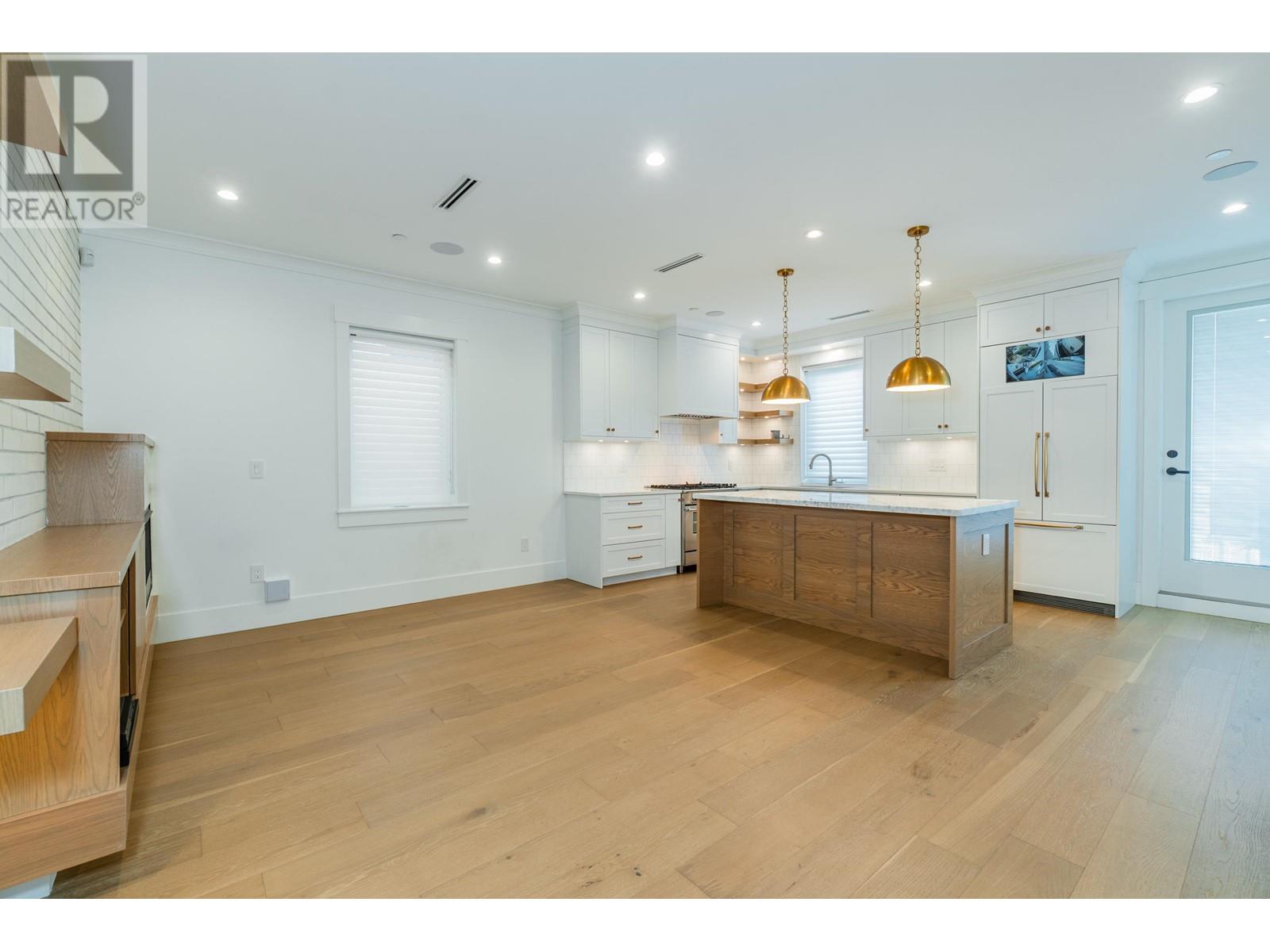 2047 E 51 AVENUE, Vancouver