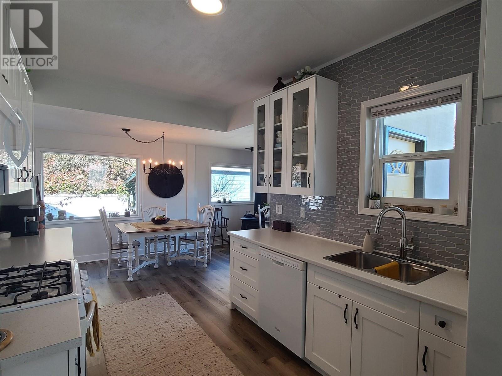 5706 Butler Street, Summerland