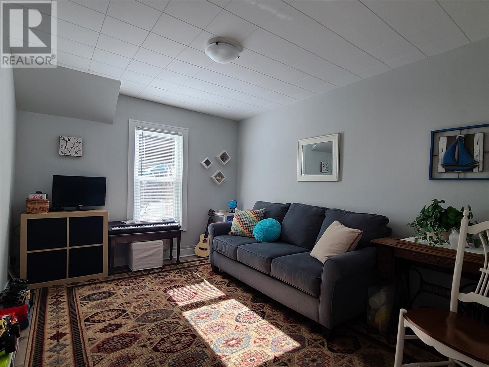 5706 Butler Street, Summerland