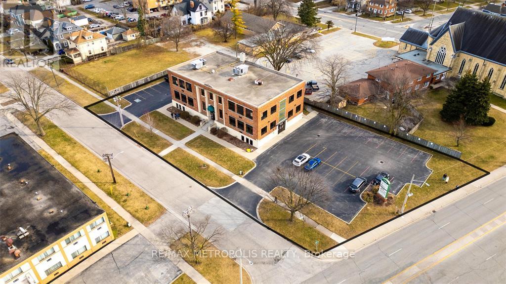 Photo 4 of B Upper 109 Durand Street, Sarnia ON