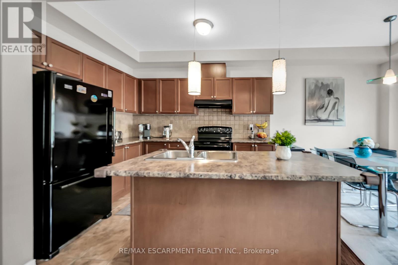 Photo 13 of 121 Bankfield Crescent, Hamilton ON