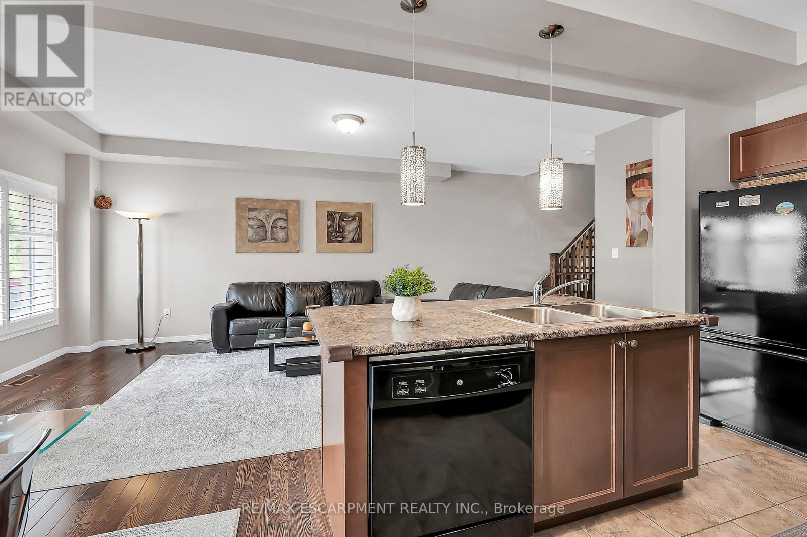 Photo 38 of 121 Bankfield Crescent, Hamilton ON