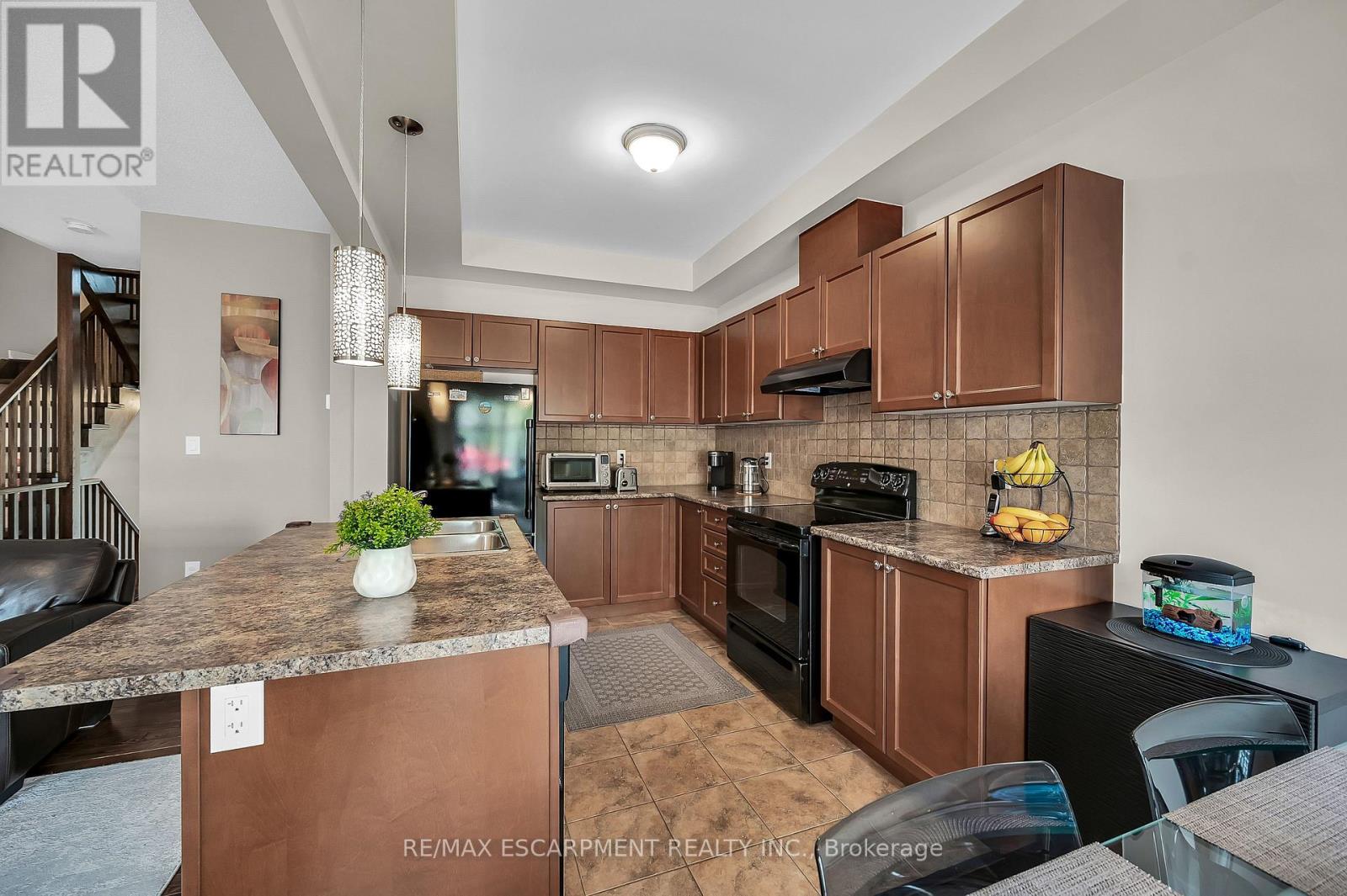 Photo 5 of 121 Bankfield Crescent, Hamilton ON