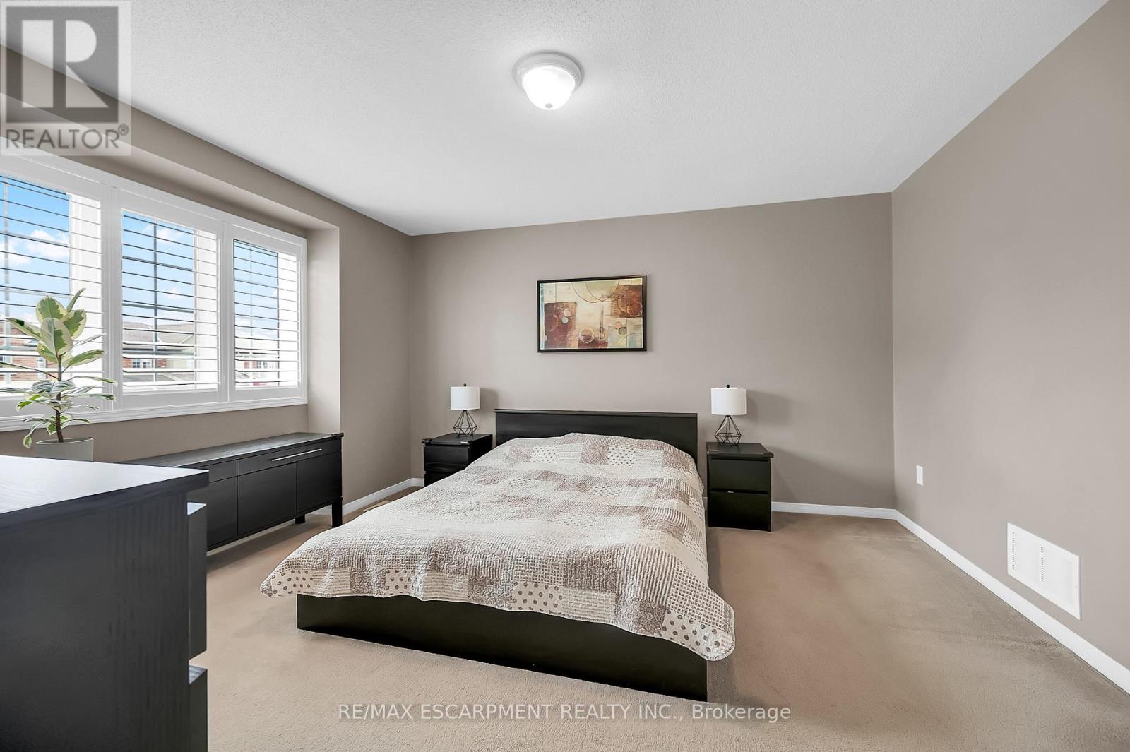 Photo 1 of 121 Bankfield Crescent, Hamilton ON