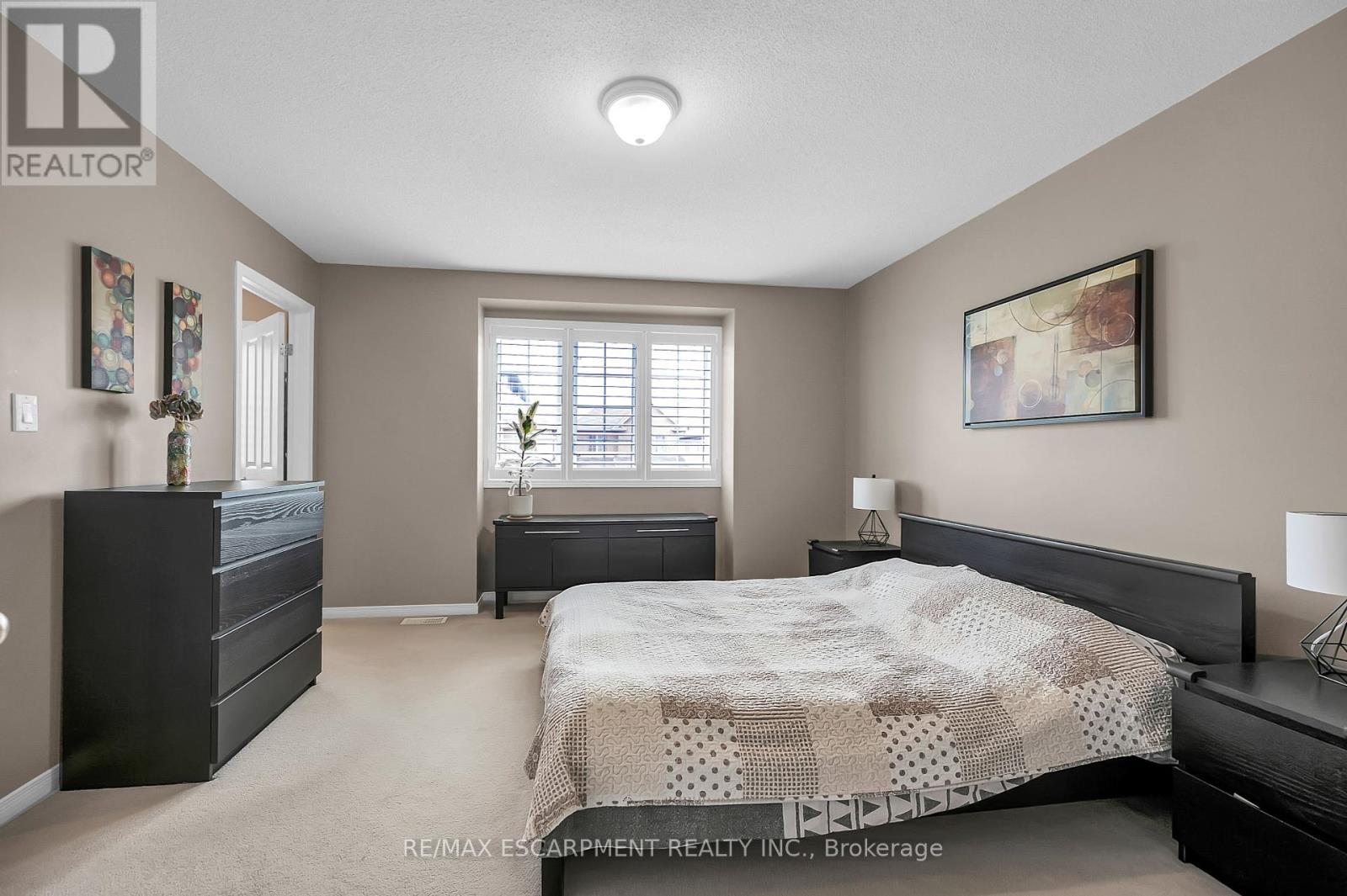 Photo 26 of 121 Bankfield Crescent, Hamilton ON