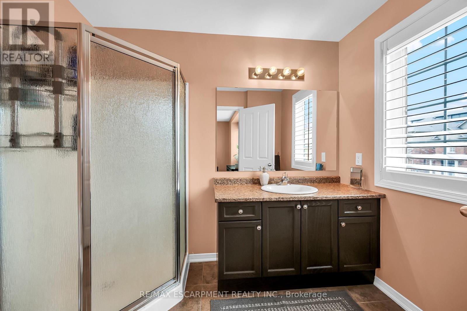 Photo 22 of 121 Bankfield Crescent, Hamilton ON