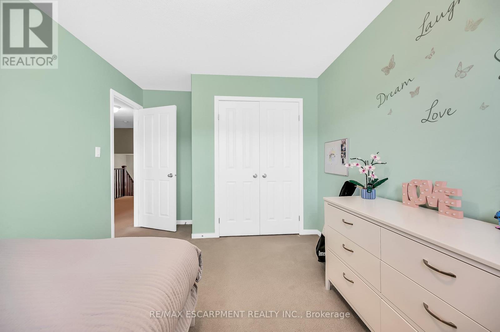 Photo 25 of 121 Bankfield Crescent, Hamilton ON