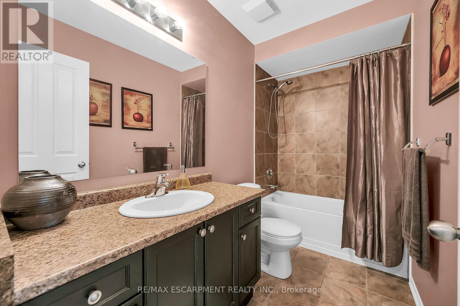 Photo 19 of 121 Bankfield Crescent, Hamilton ON