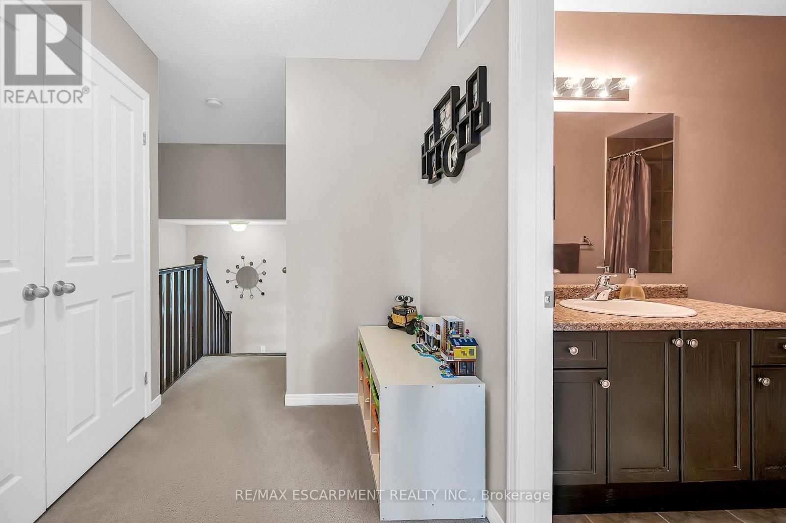 Photo 42 of 121 Bankfield Crescent, Hamilton ON