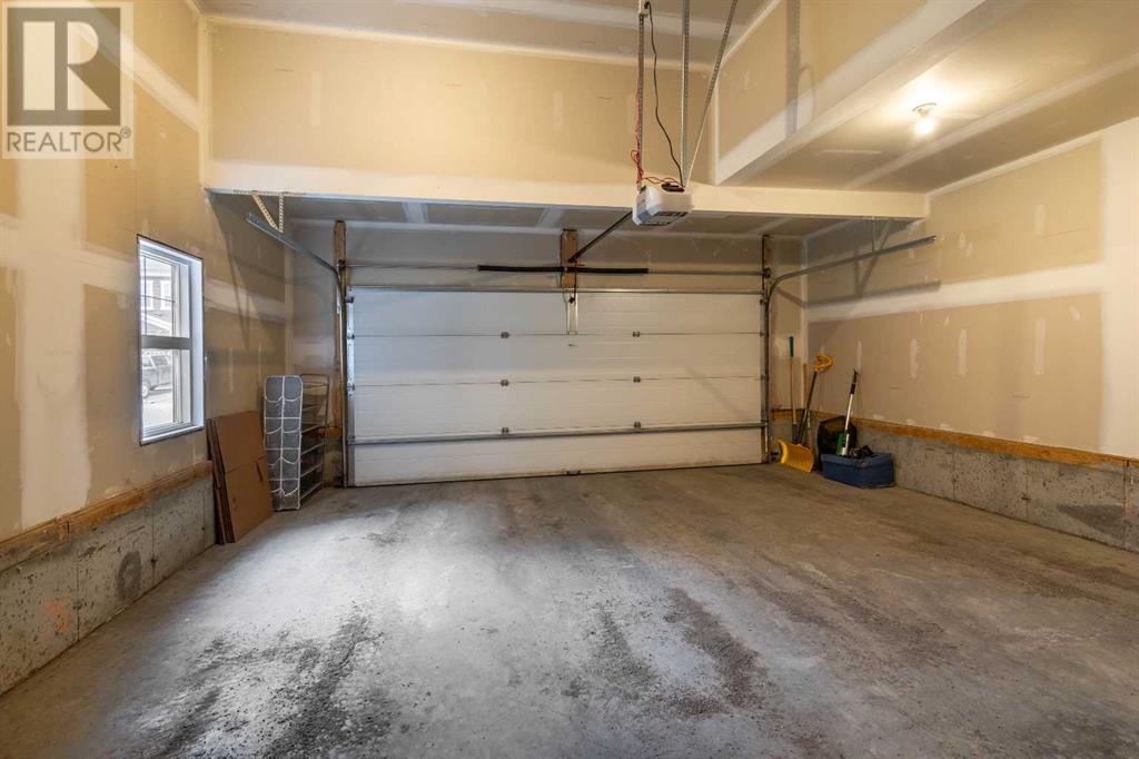 Single Family House for Sale in  Evansglen Drive NW Evanston Calgary 