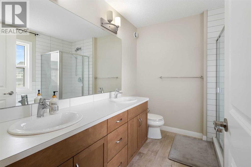 Single Family House for Sale in  Evansglen Drive NW Evanston Calgary 