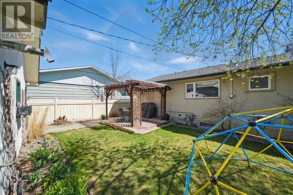 Single Family House Bungalow for Sale in  Hunterston Crescent NW Huntington Hills Calgary 
