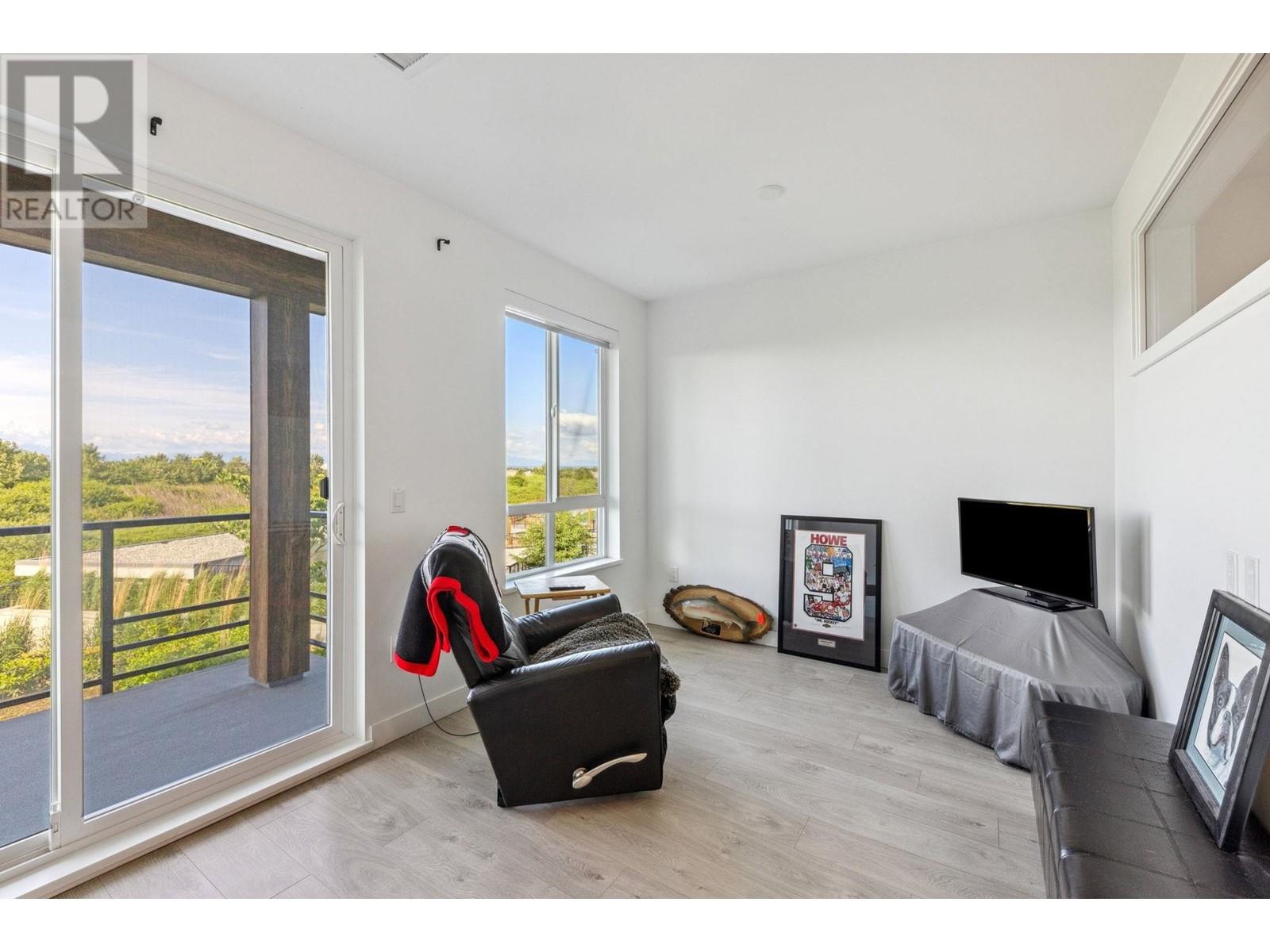 Photo 2 of 203 2499 Rabbit Drive, Tsawwassen BC