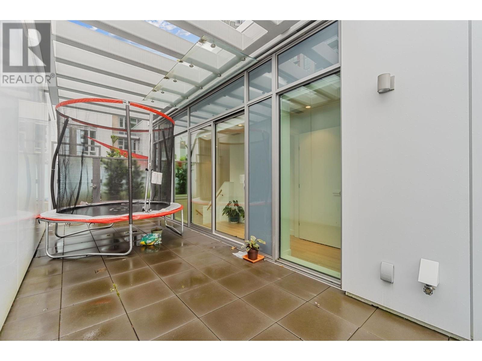 Photo 12 of 103 1500 Fern Street, North Vancouver BC
