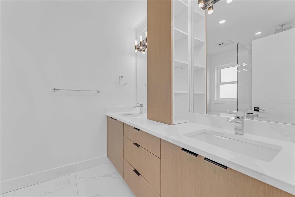Photo 14 of 20487 74 B Avenue, Langley BC