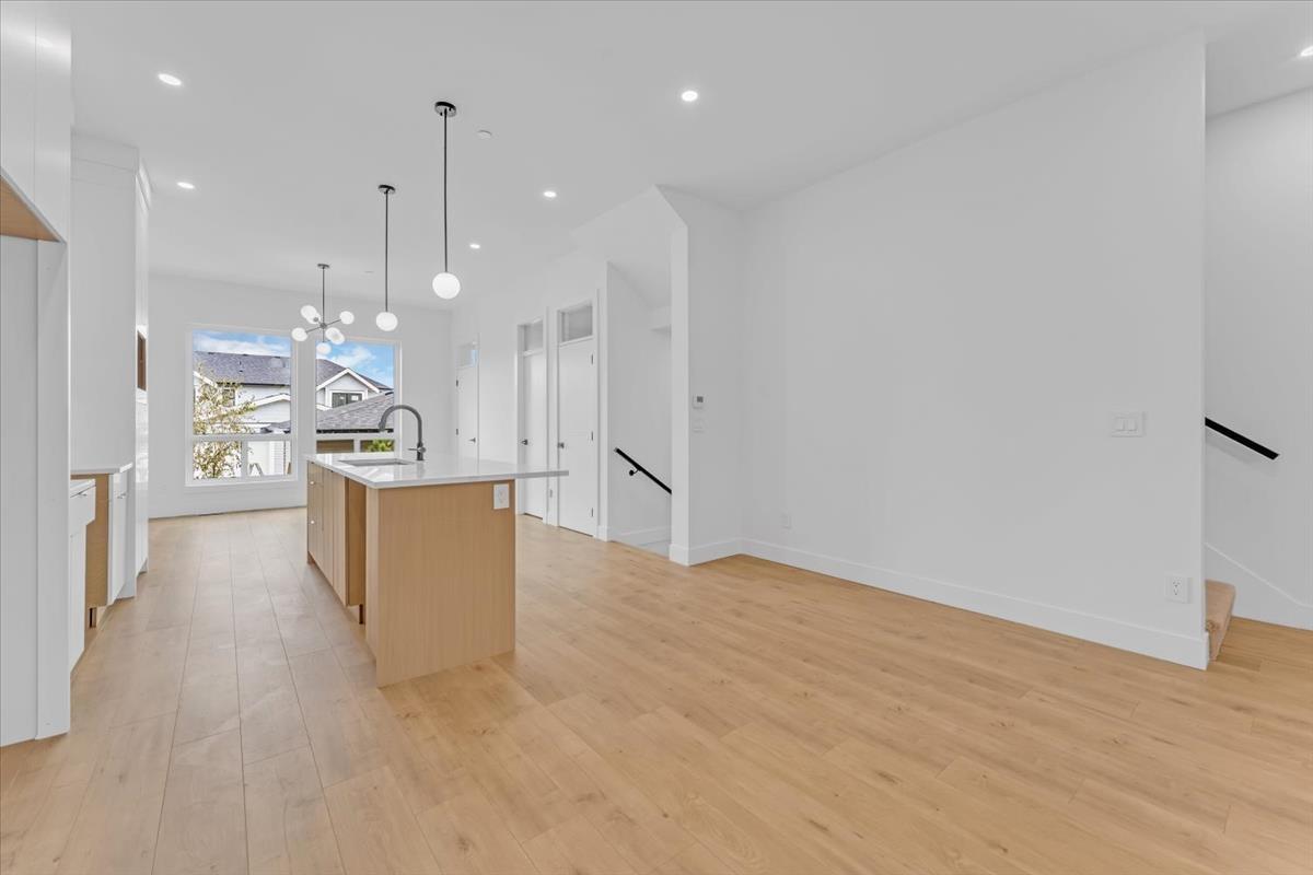 Photo 8 of 20487 74 B Avenue, Langley BC