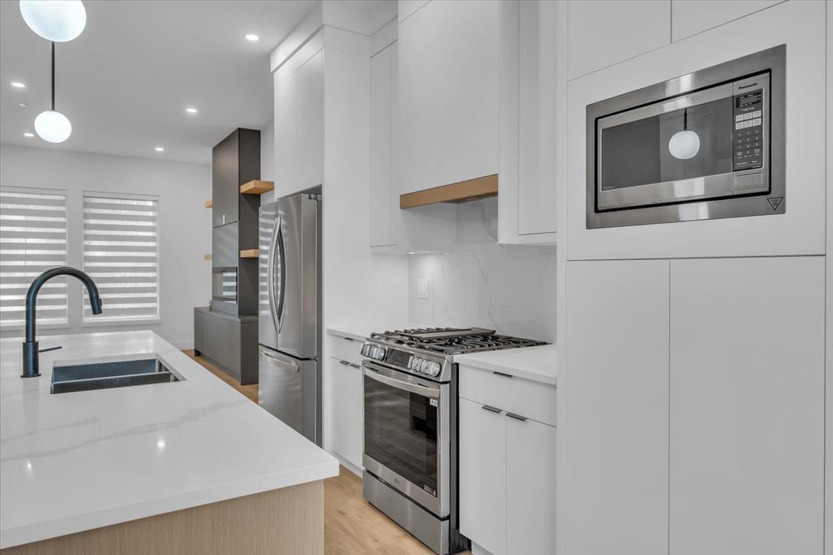 Photo 6 of 20487 74 B Avenue, Langley BC