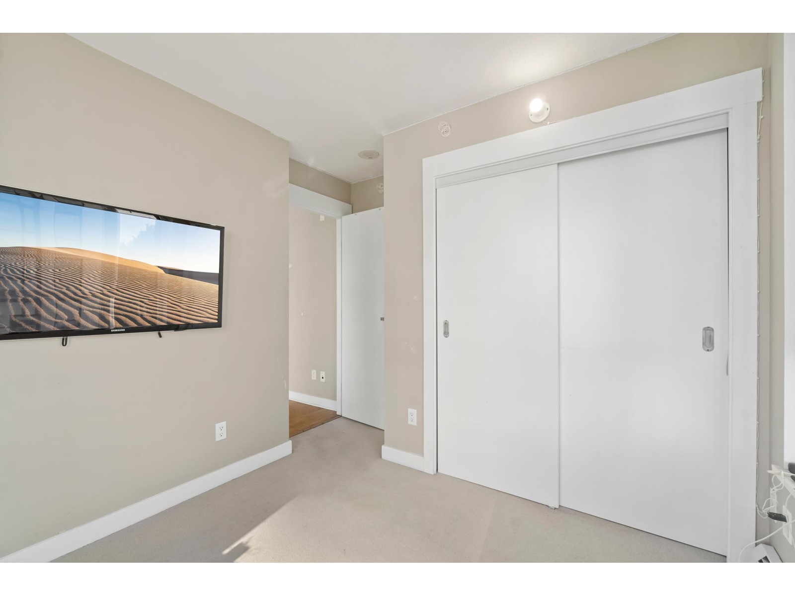Photo 5 of 609 10777 University Drive, Surrey BC