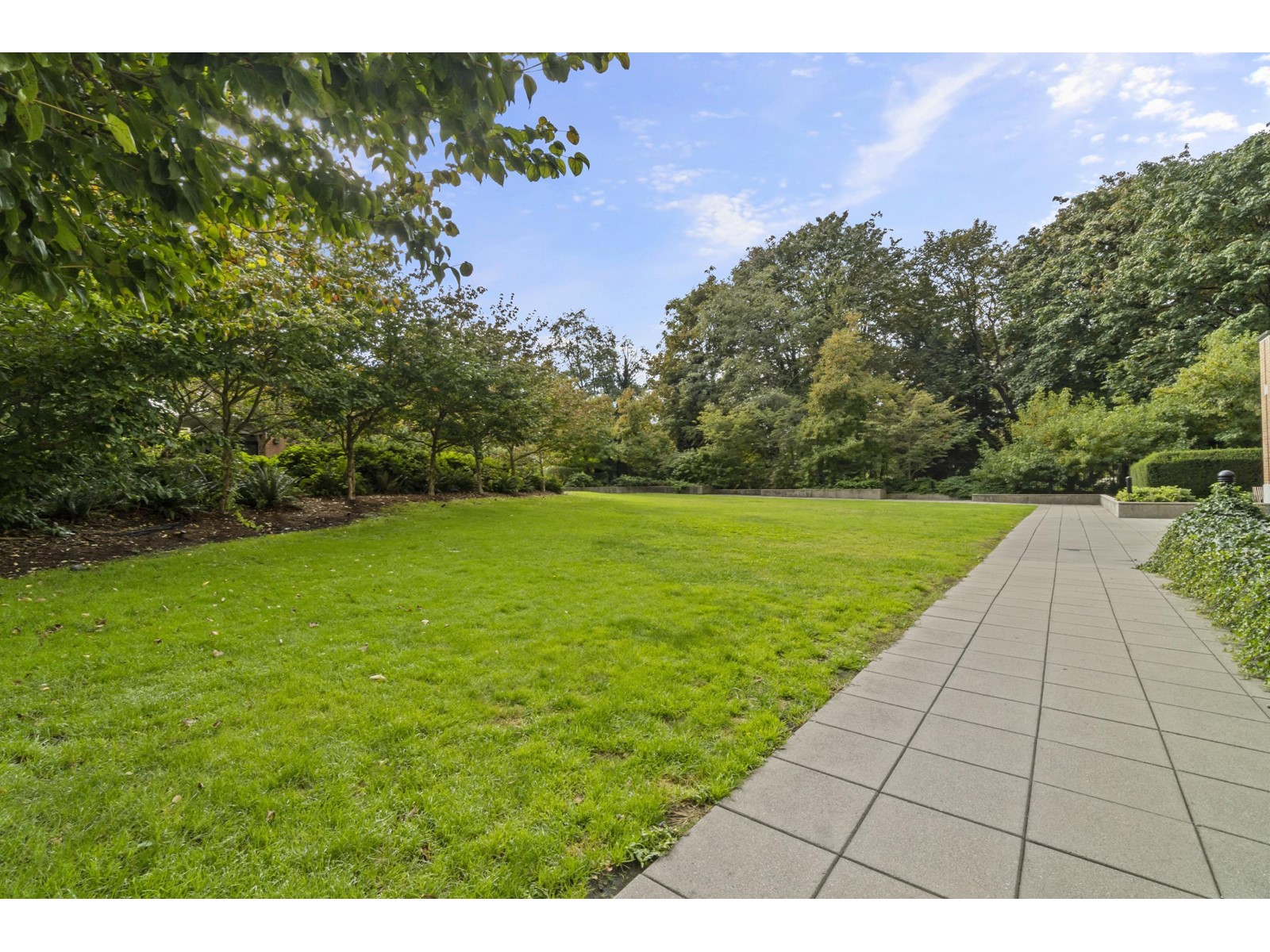 Photo 19 of 609 10777 University Drive, Surrey BC
