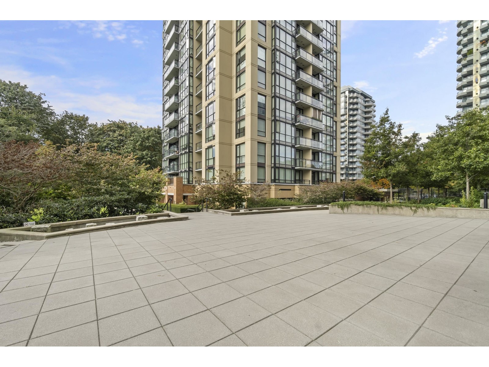 Photo 17 of 609 10777 University Drive, Surrey BC