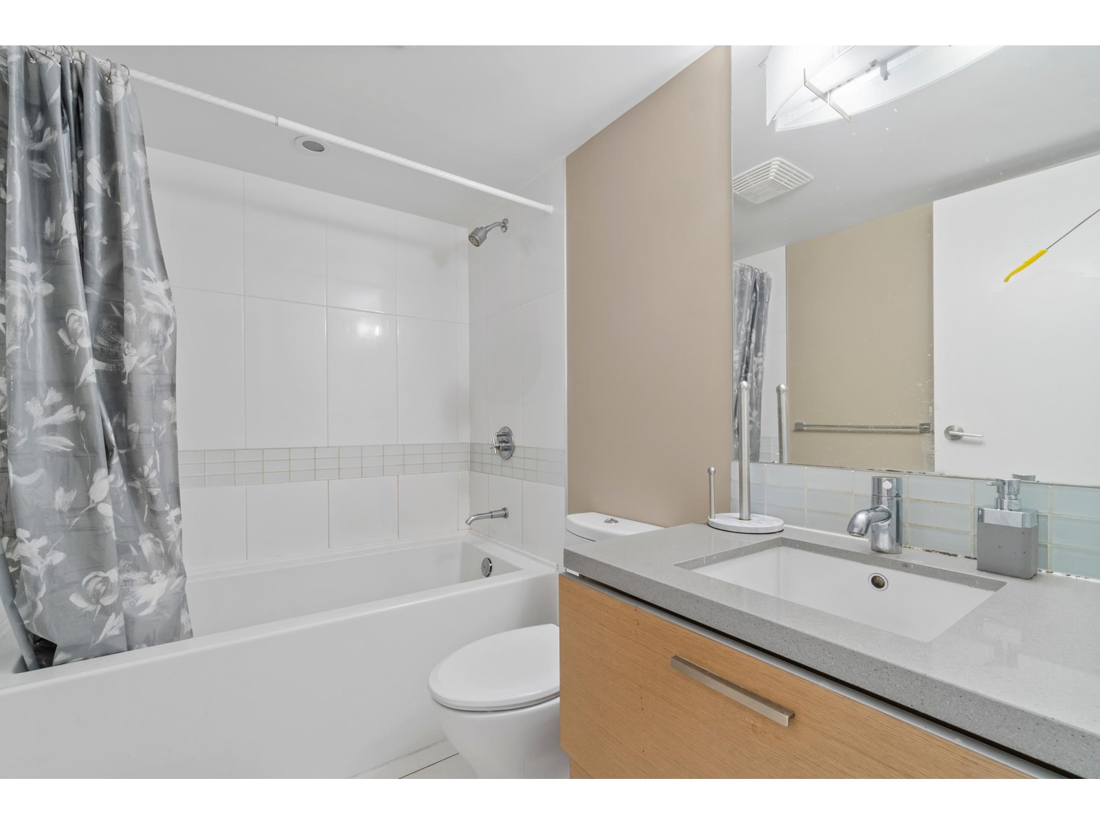 Photo 7 of 609 10777 University Drive, Surrey BC