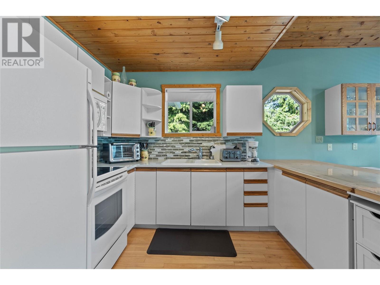 6300 Armstrong Road Unit# 36, Eagle Bay