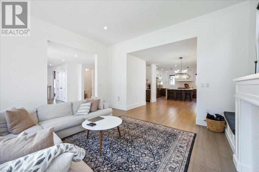 Photo 9 of 817 King Road, Burlington ON