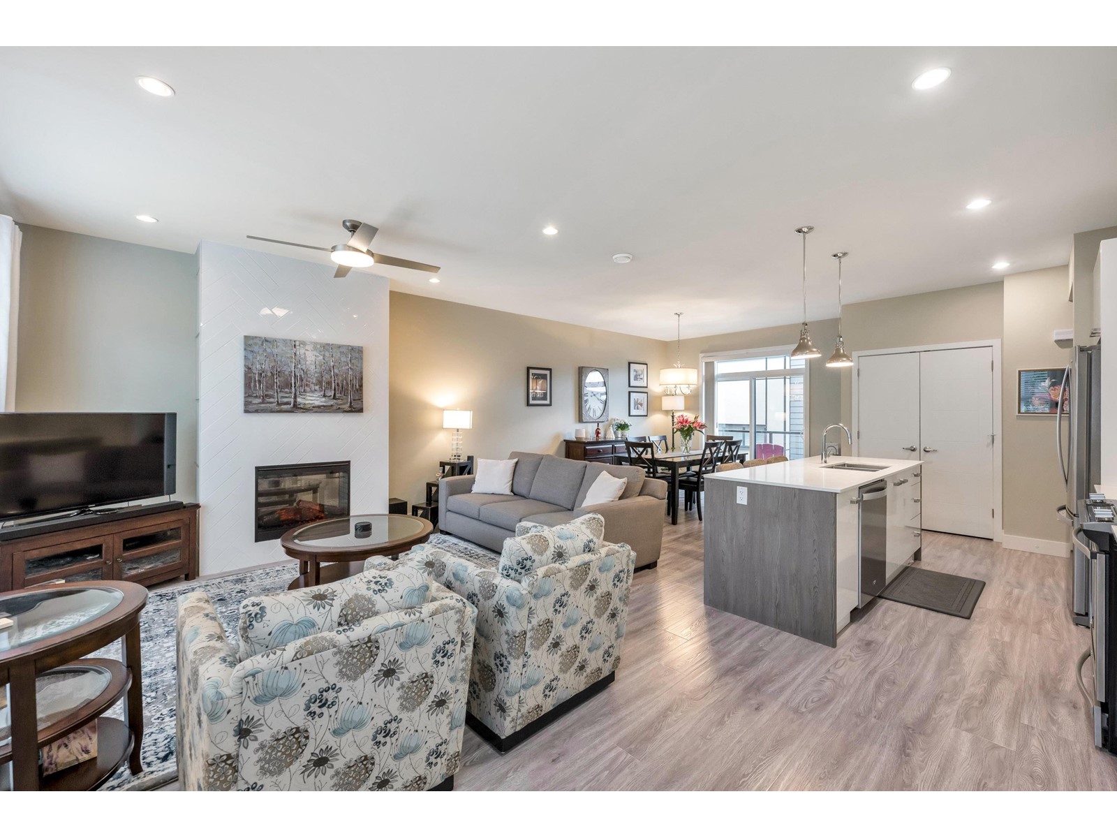 Photo 5 of 31 1938 N Parallel Road, Abbotsford BC