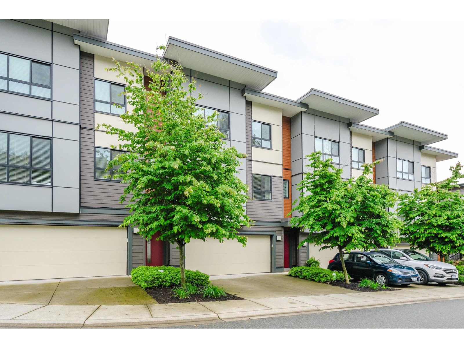 Photo 2 of 31 1938 N Parallel Road, Abbotsford BC