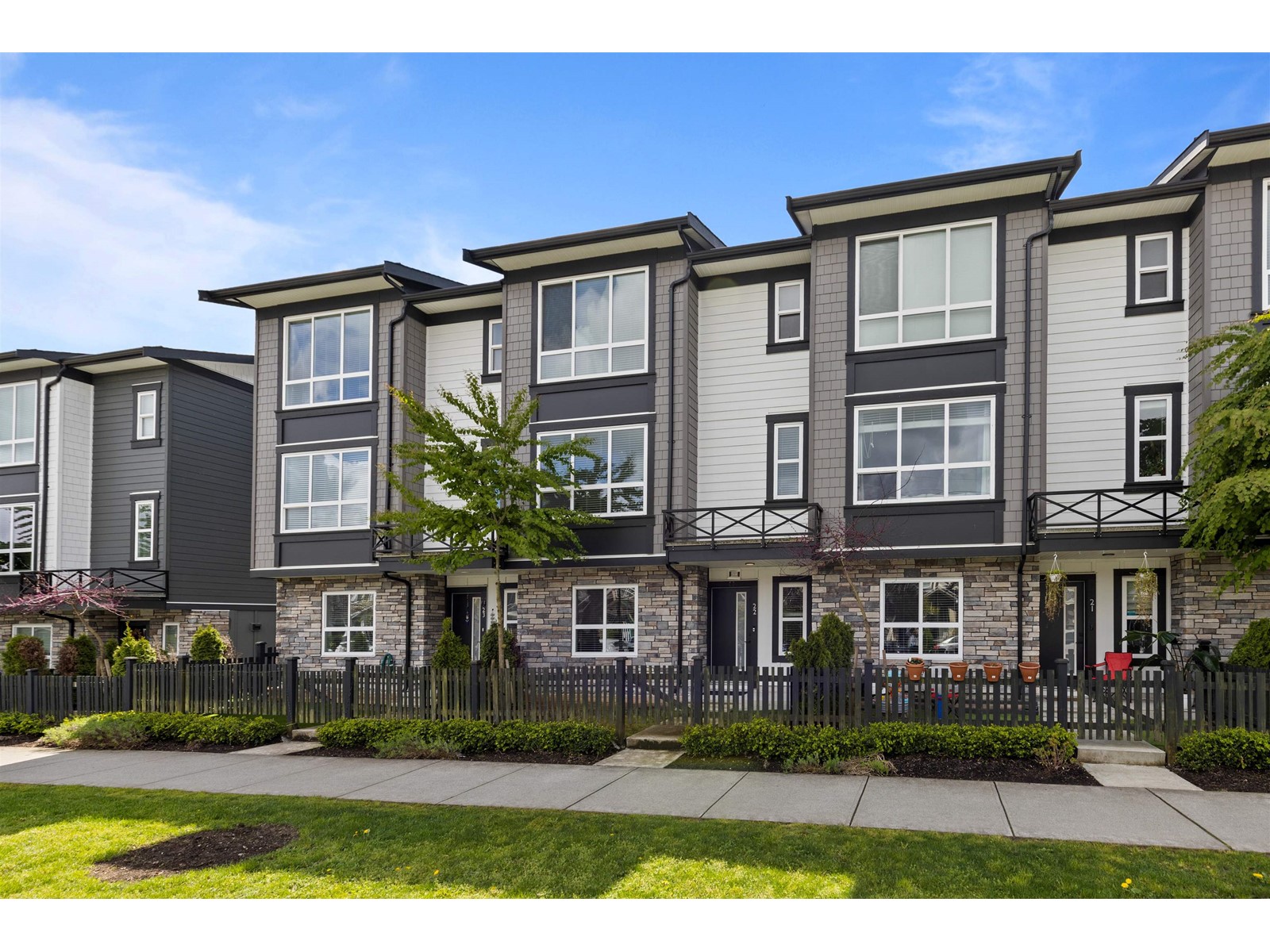 Photo 2 of 22 19255 Aloha Drive, Surrey BC