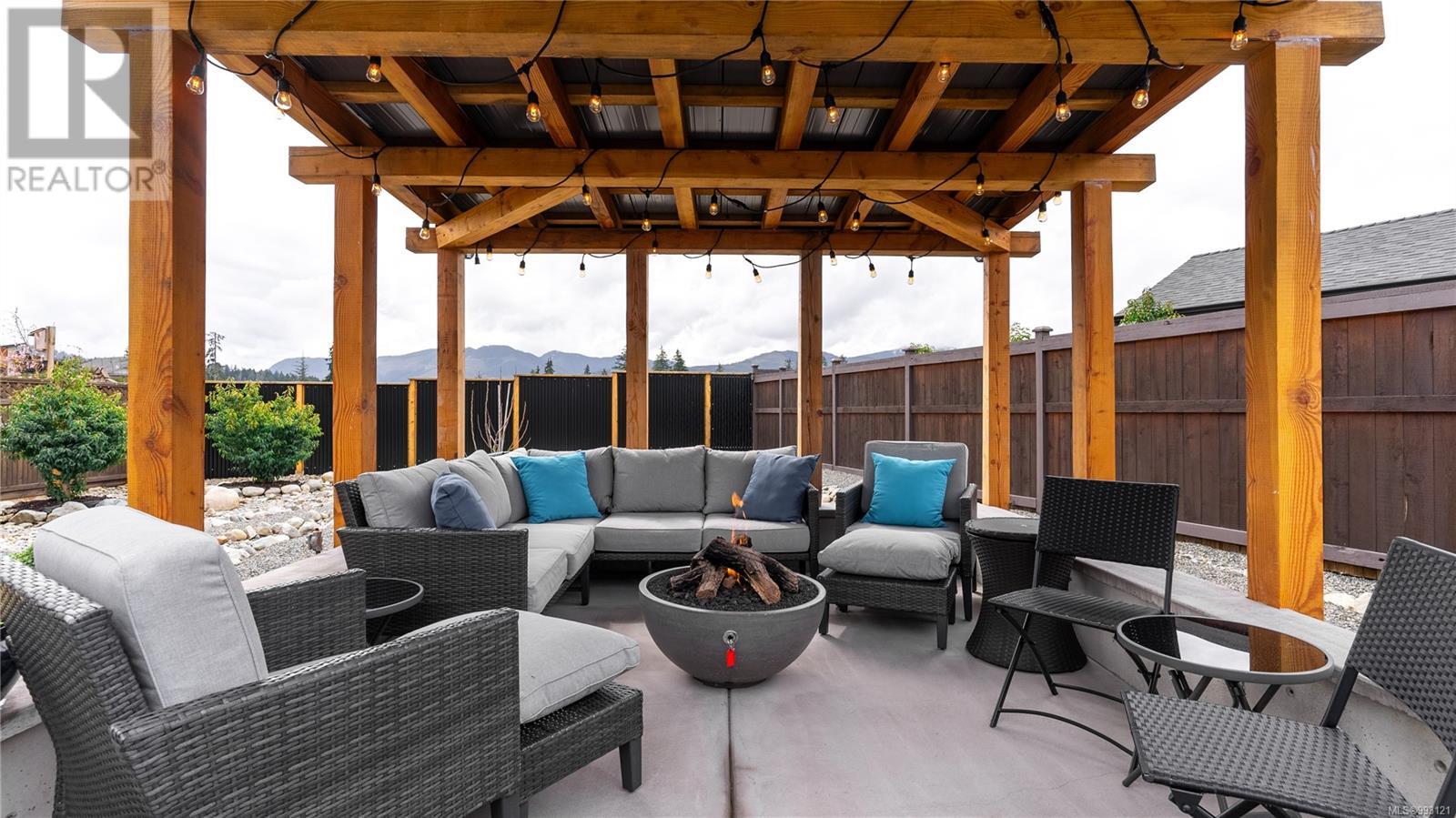 7267 Lakefront Dr, Lake Cowichan