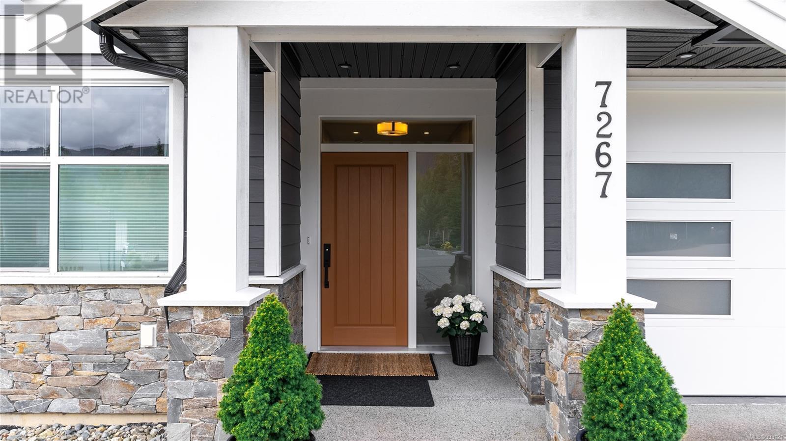 7267 Lakefront Dr, Lake Cowichan