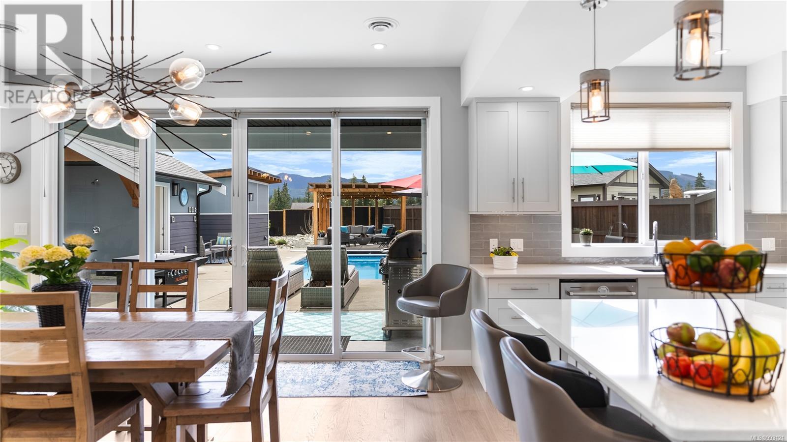7267 Lakefront Dr, Lake Cowichan
