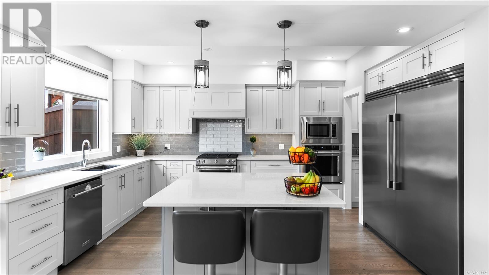 7267 Lakefront Dr, Lake Cowichan