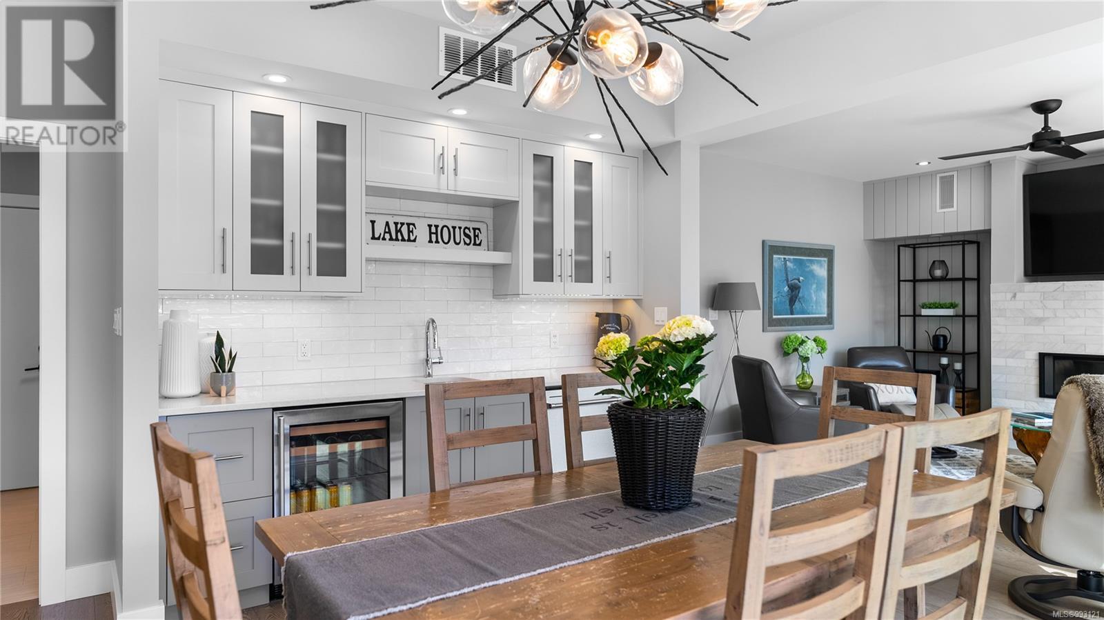 7267 Lakefront Dr, Lake Cowichan