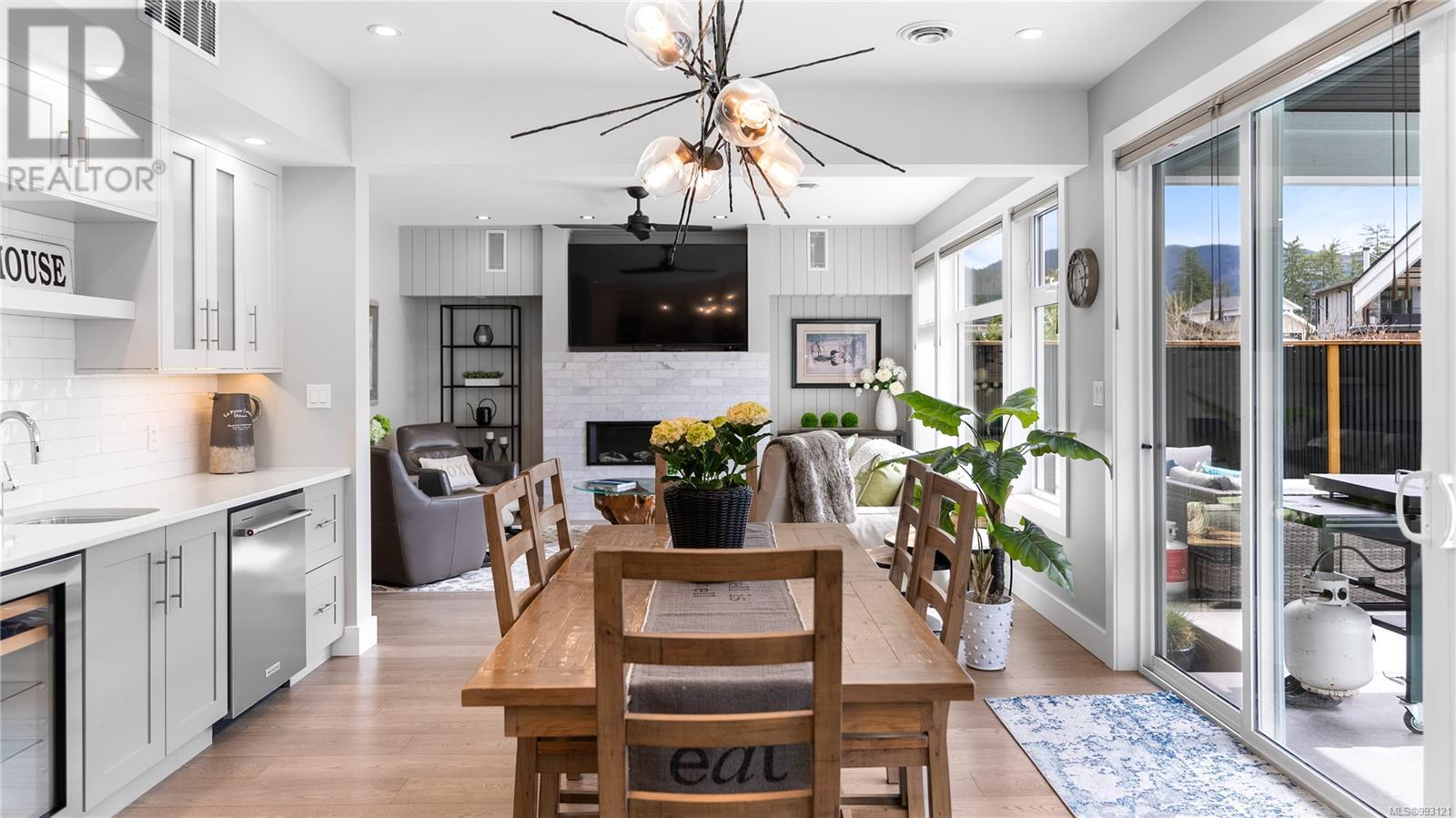7267 Lakefront Dr, Lake Cowichan