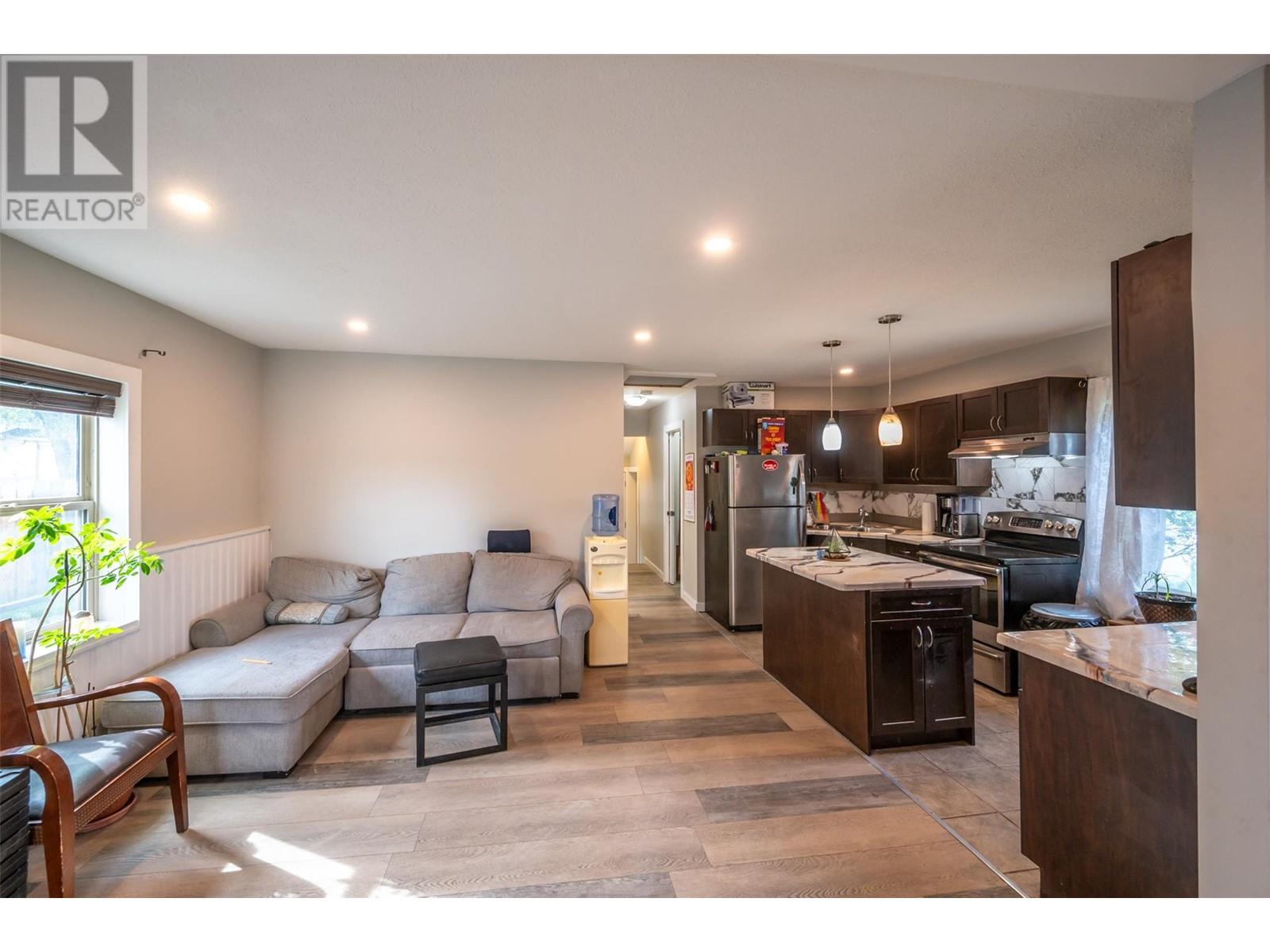  508 Eckhardt Avenue East, Penticton