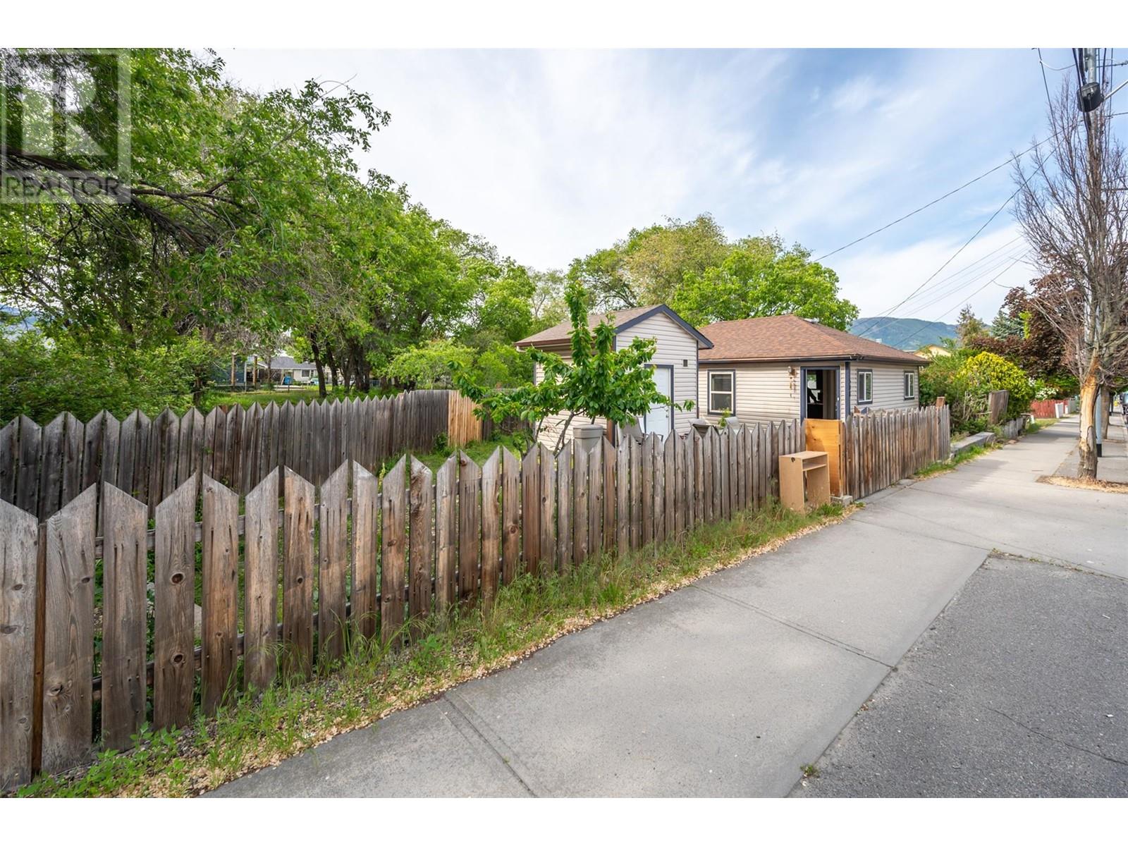  508 Eckhardt Avenue East, Penticton