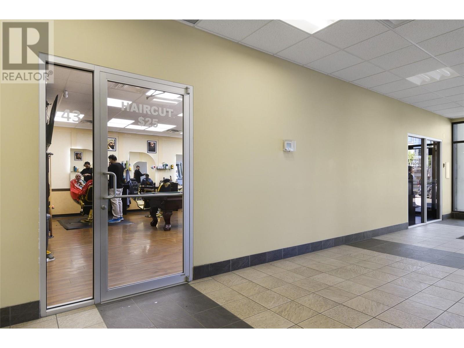 195 & 301 33 Highway West, Kelowna