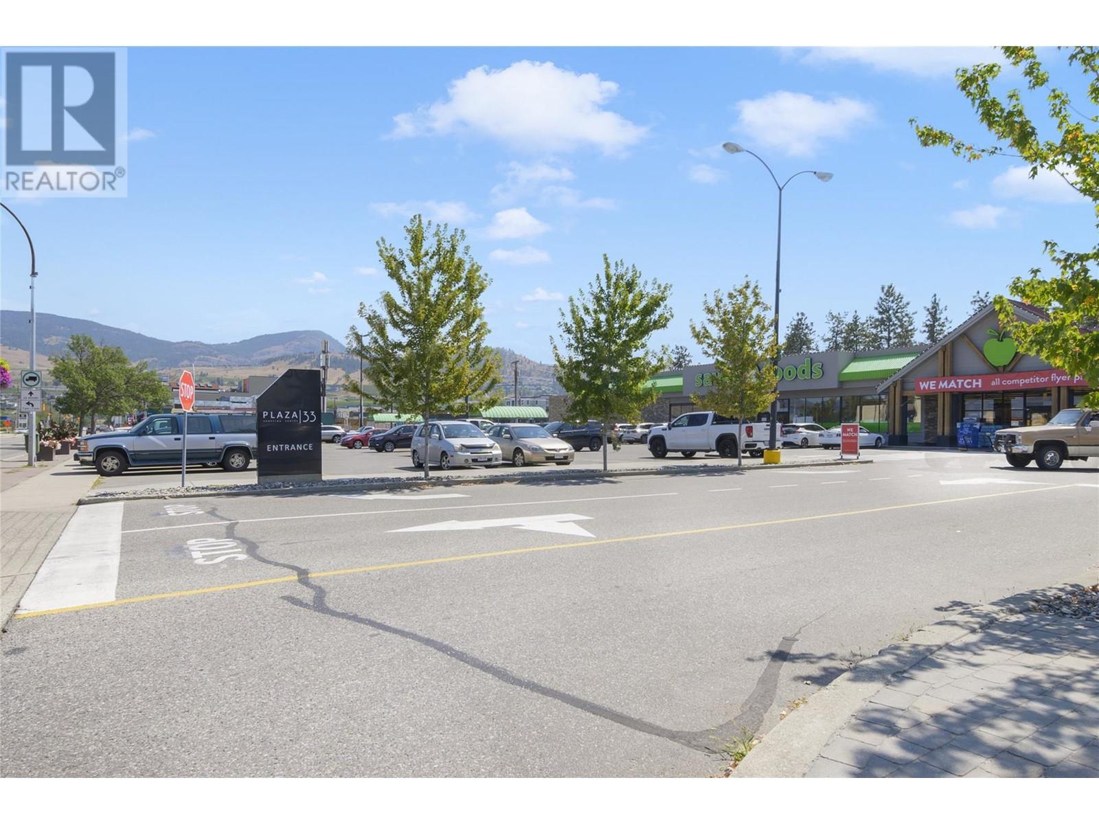 195 & 301 33 Highway West, Kelowna