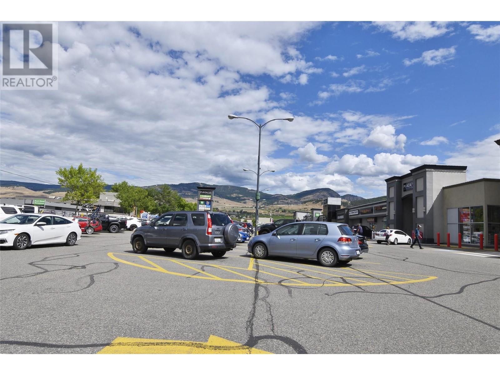 195 & 301 33 Highway West, Kelowna
