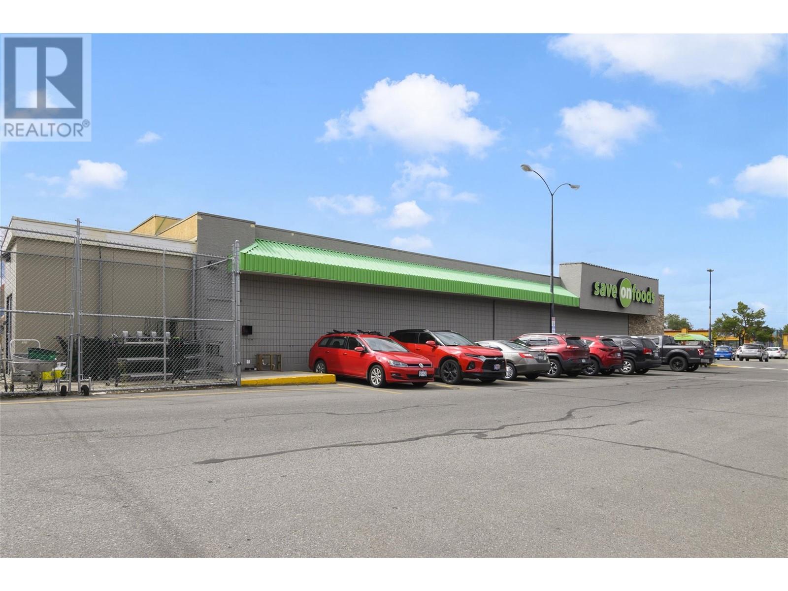 195 & 301 33 Highway West, Kelowna